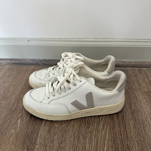 🟡 Veja V-12 Leather Sneaker - Picture 2 of 7